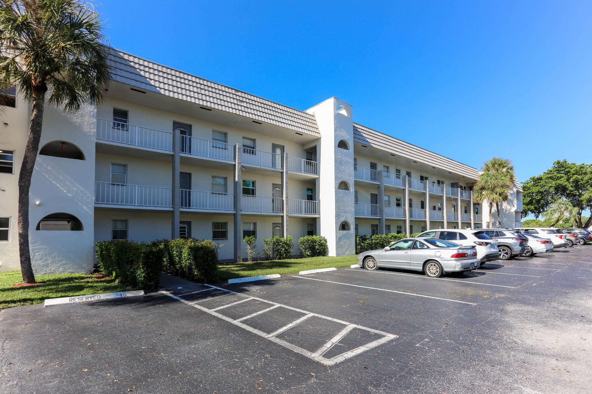 8110 SUNRISE LAKES Boulevard 108