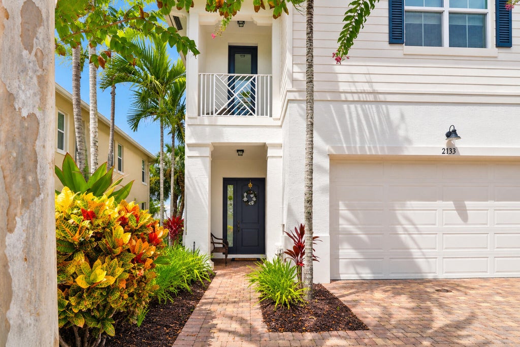 Photo of 2133 WELLS Place, Palm Beach Gardens, FL 33418 (MLS # B26076434)