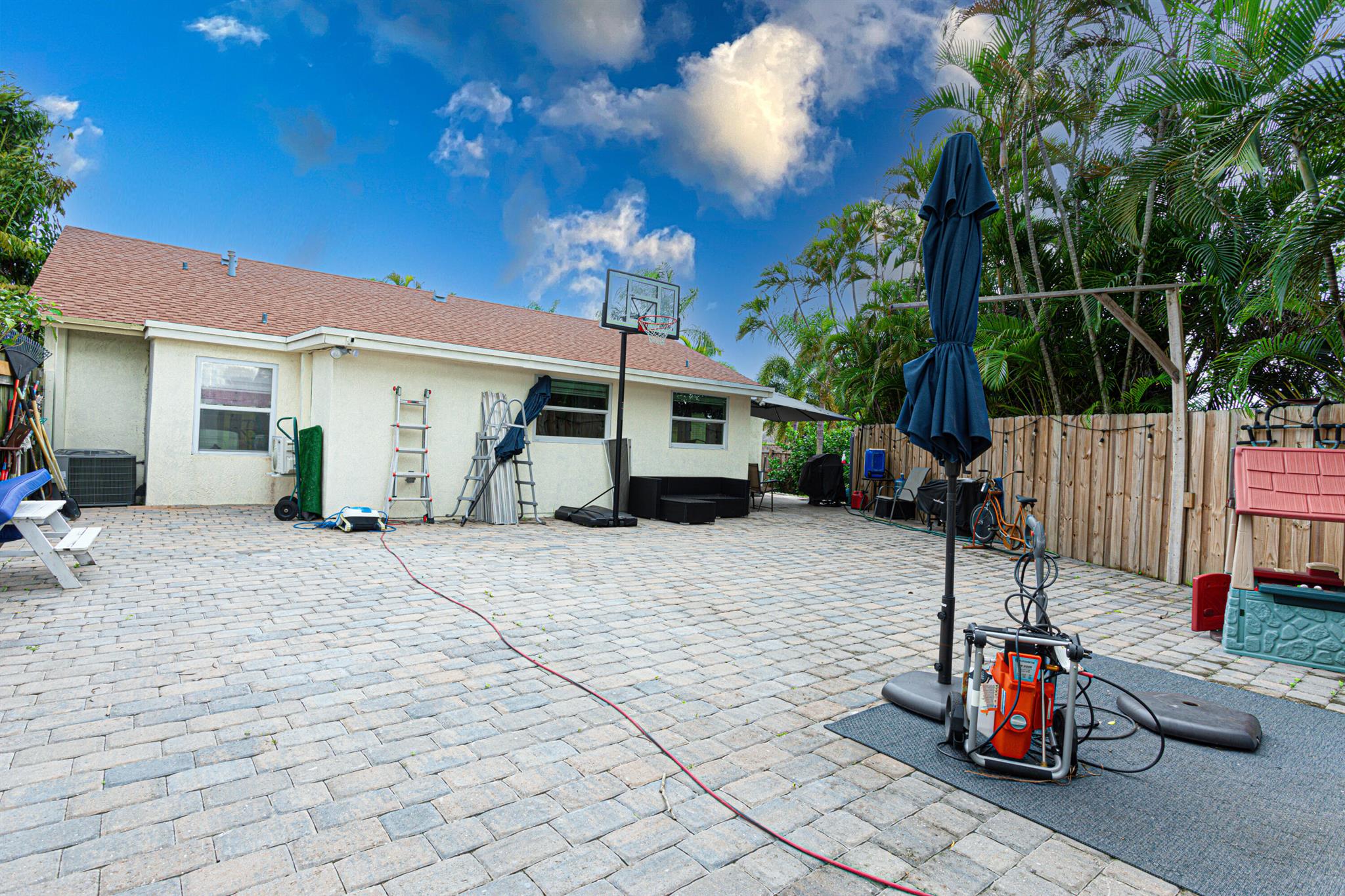 LEE ESTATES 1 - Residential Lease