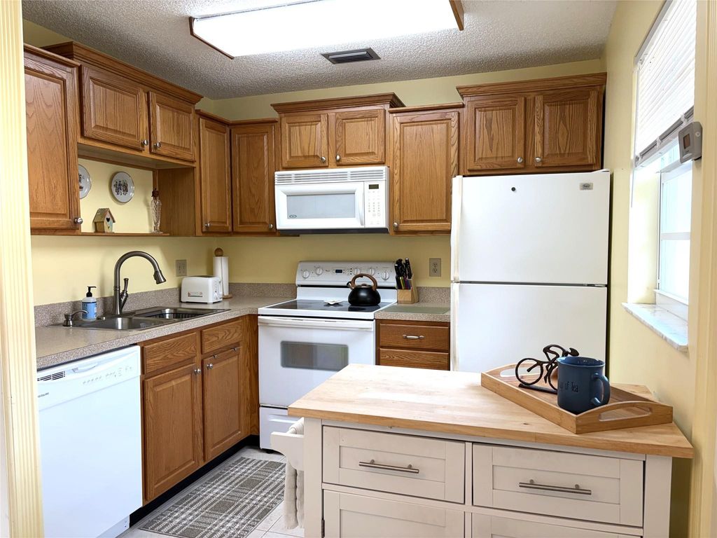 Photo of 73 Royal Oak Court #206, Vero Beach, FL 32962 (MLS # F10545329)