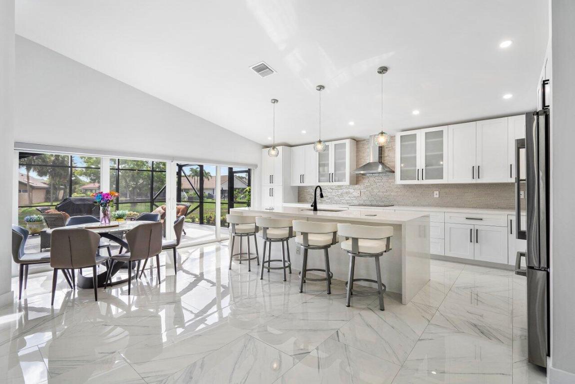 11158 Highland Circle