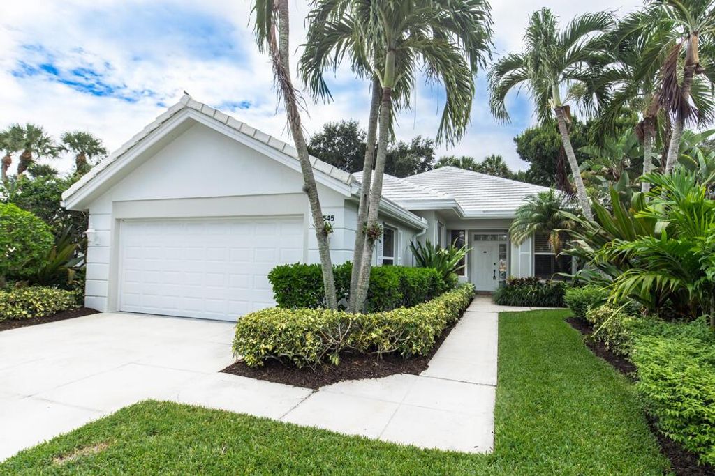 Photo of 8545 Wakefield Drive, Palm Beach Gardens, FL 33410 (MLS # R11013230)