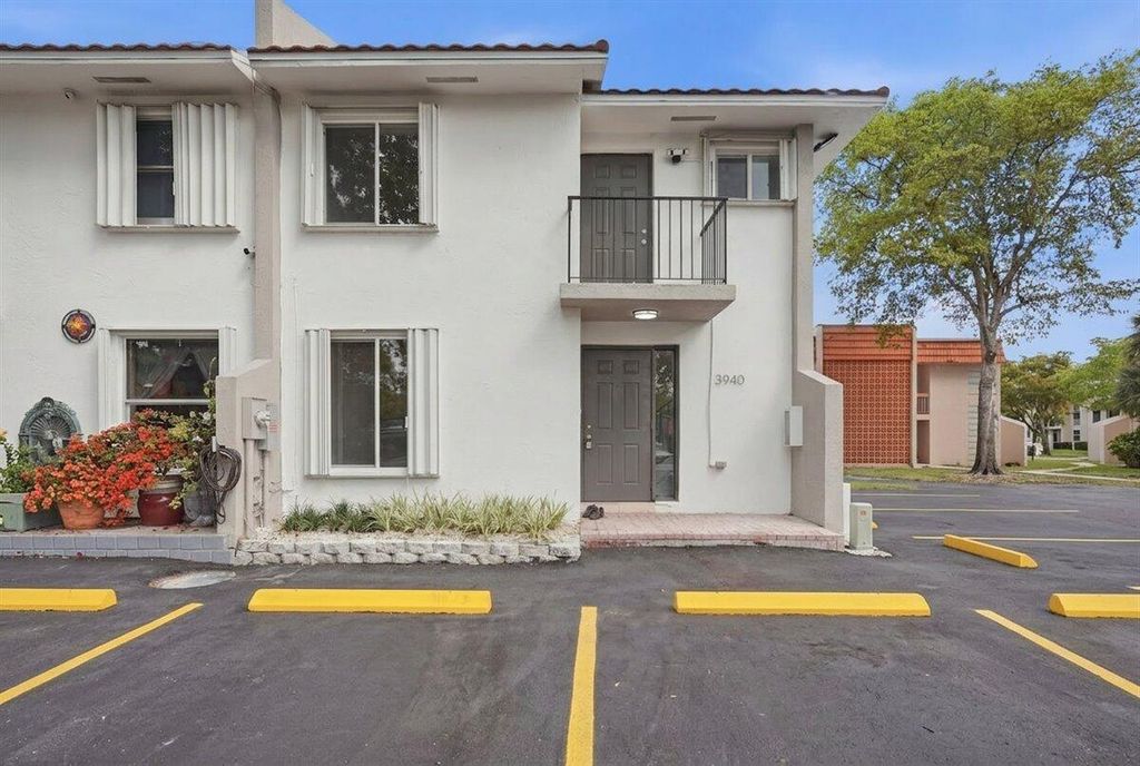 Photo of 3901 NW 76th Terrace #3940, Davie, FL 33024 (MLS # B26005378)