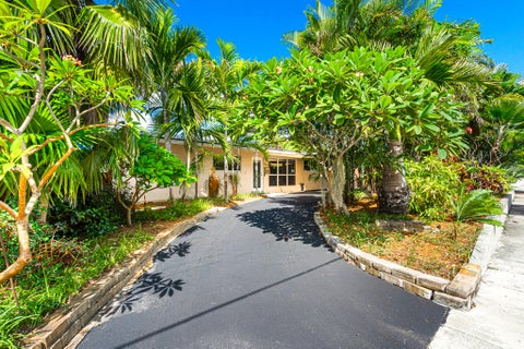 Photo of 3697 NE 16TH Avenue, Oakland Park, FL 33334 (MLS # B26082202)