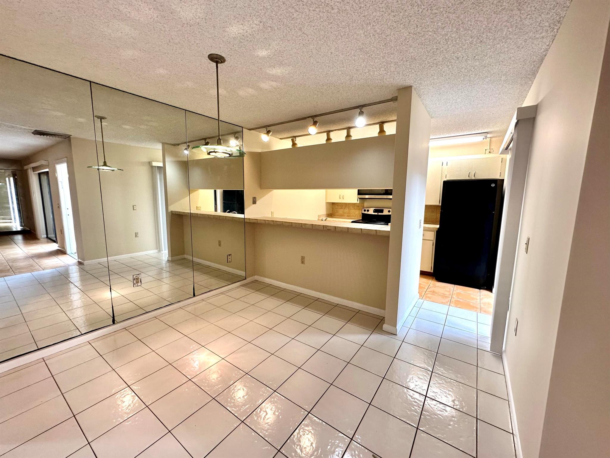 VILLAGE OF SANDALWOOD LAK - Residential Lease