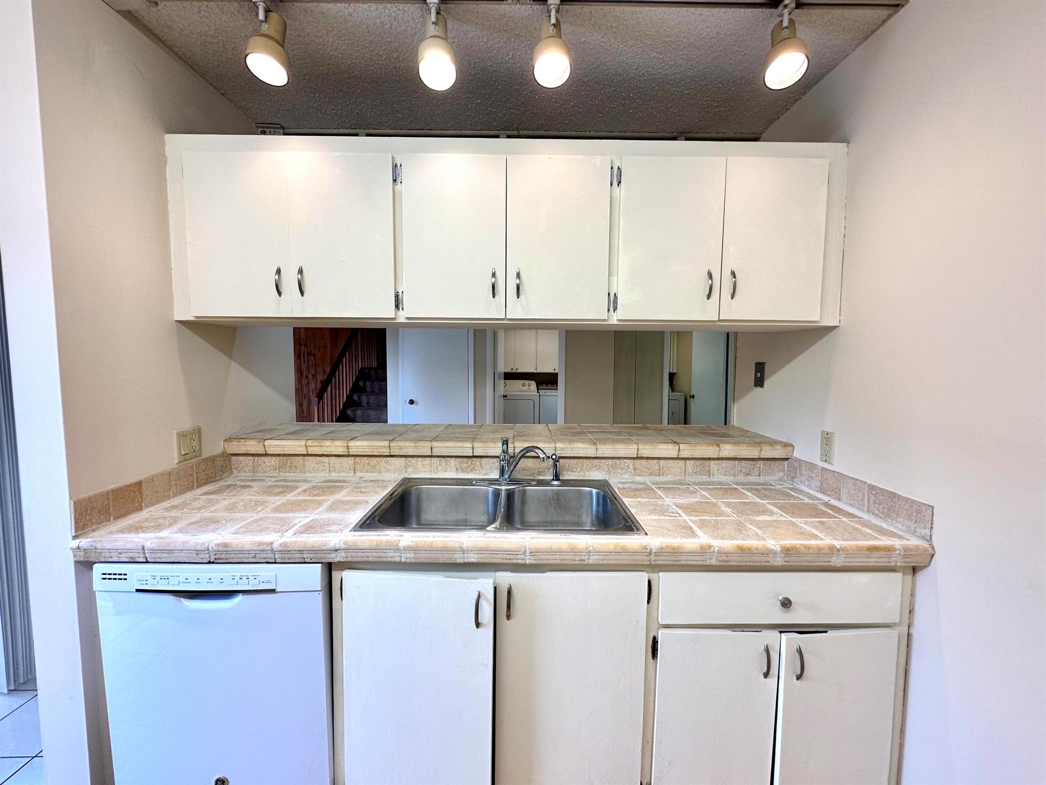 VILLAGE OF SANDALWOOD LAK - Residential Lease