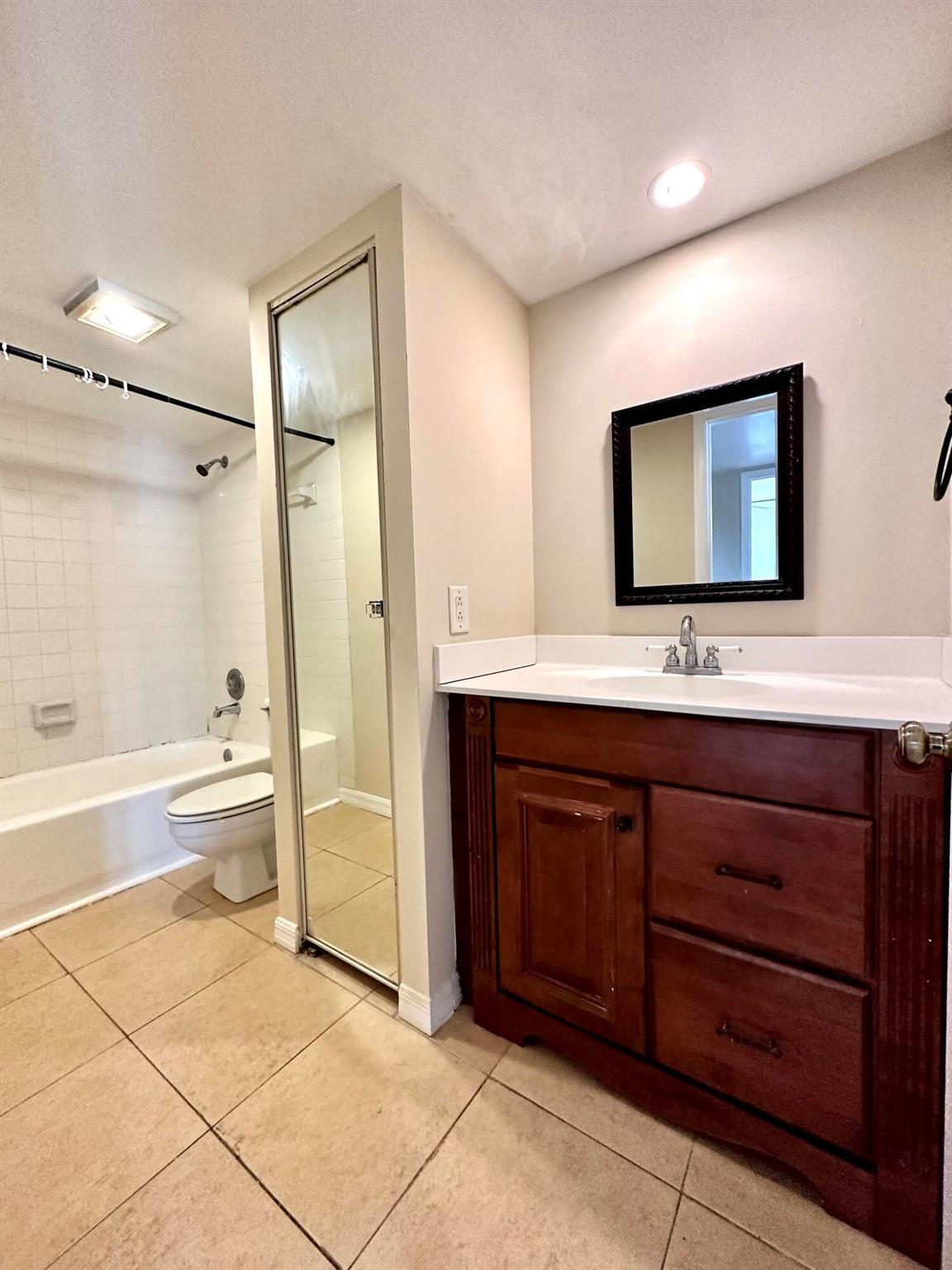 VILLAGE OF SANDALWOOD LAK - Residential Lease