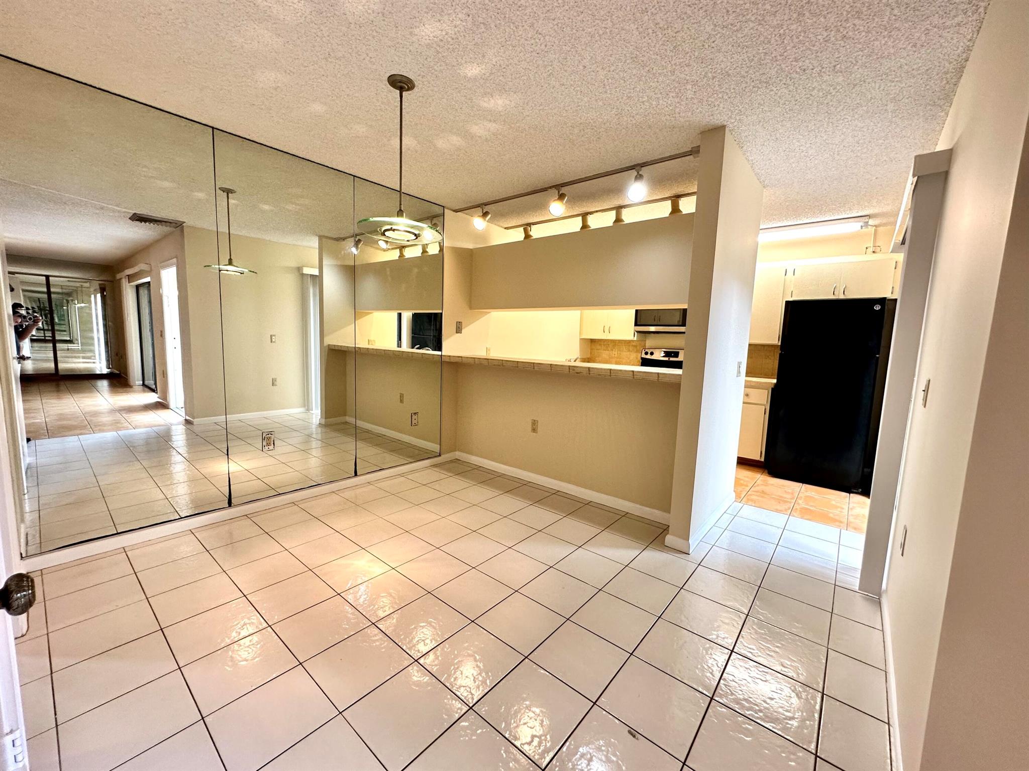 VILLAGE OF SANDALWOOD LAK - Residential Lease