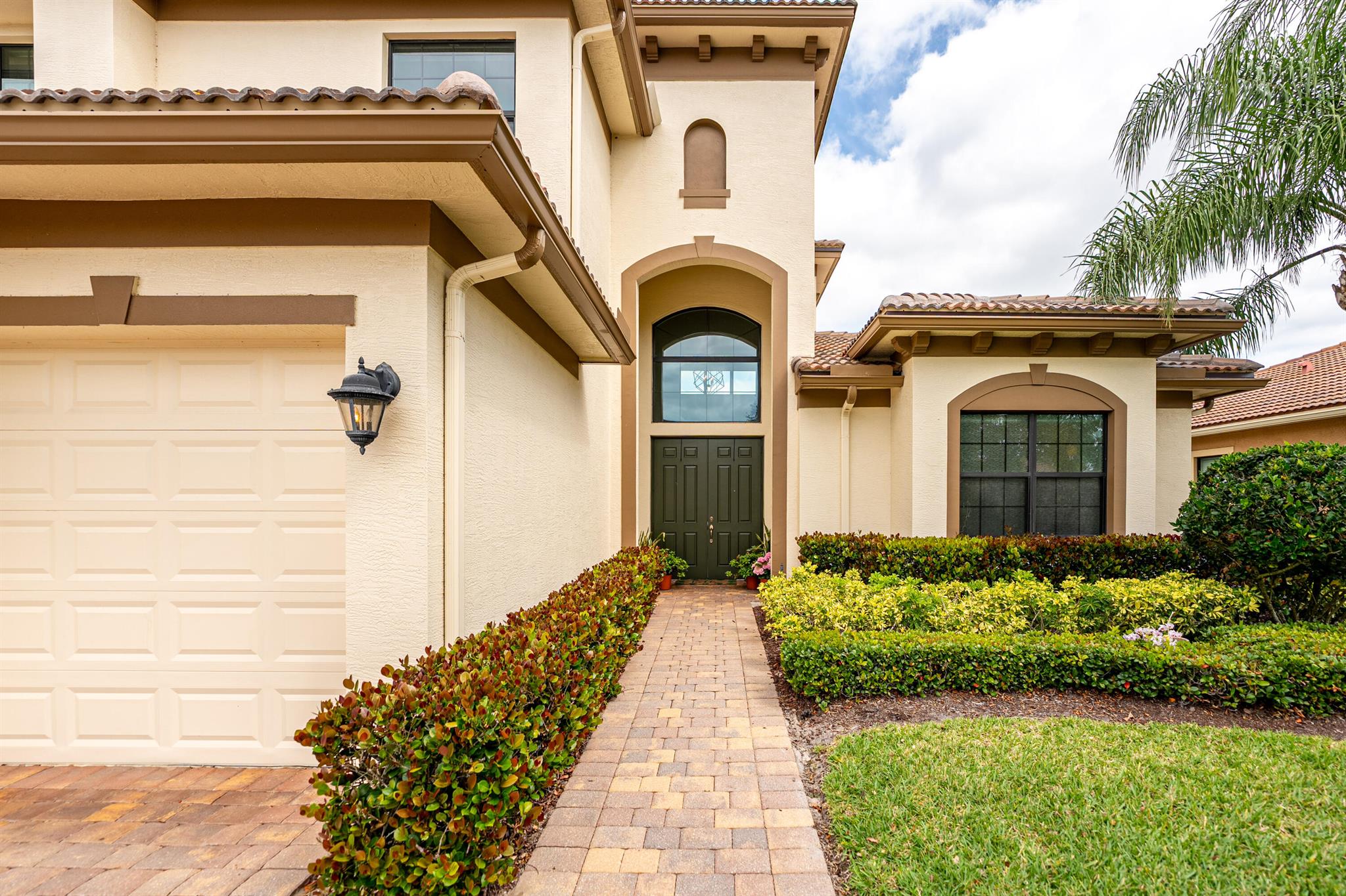 2011 NW Sapphire Ridge Way
