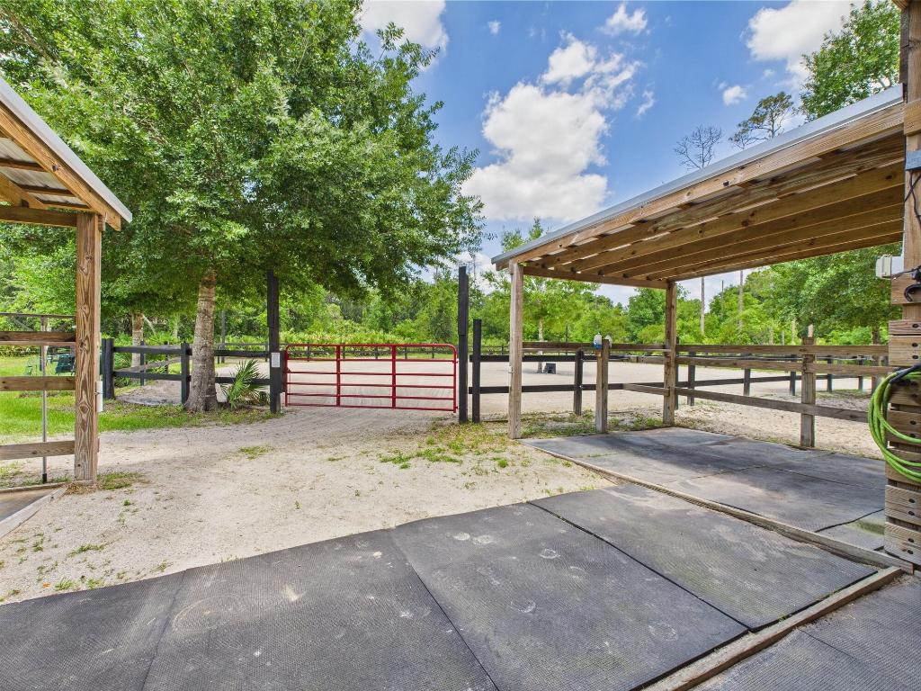 INDIAN HAMMOCK HUNT AND RIDING - Residential