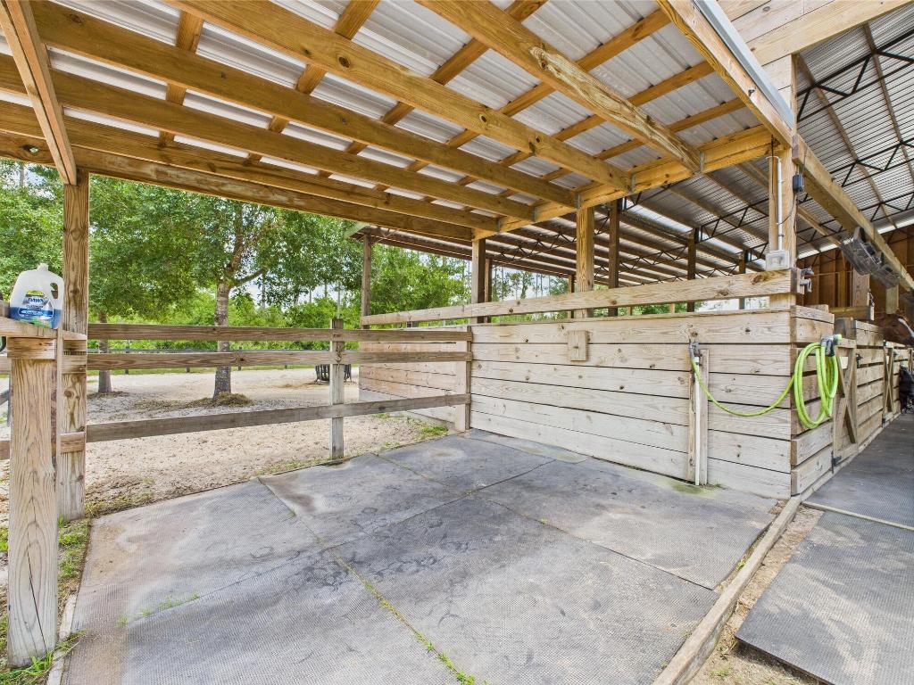 INDIAN HAMMOCK HUNT AND RIDING - Residential