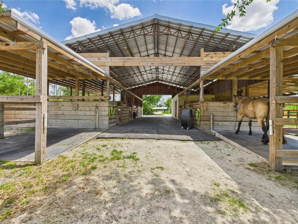 INDIAN HAMMOCK HUNT AND RIDING - Residential