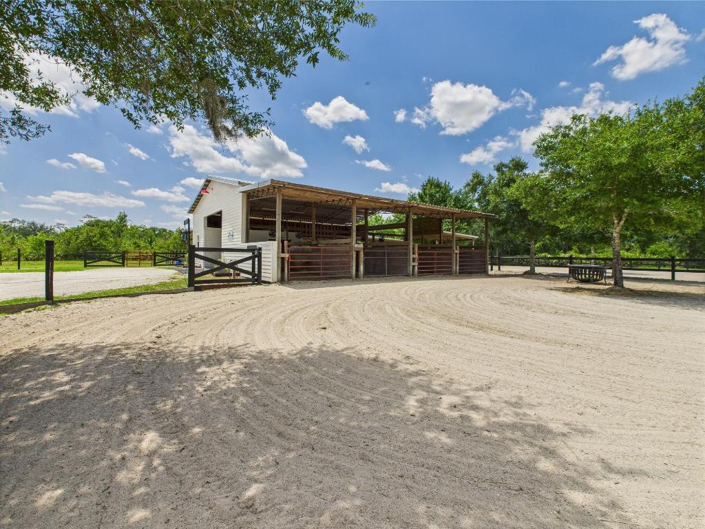 INDIAN HAMMOCK HUNT AND RIDING - Residential