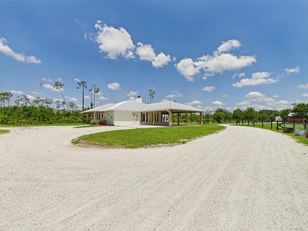 INDIAN HAMMOCK HUNT AND RIDING - Residential