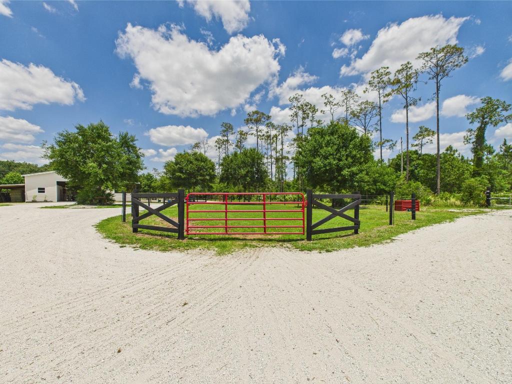 INDIAN HAMMOCK HUNT AND RIDING - Residential