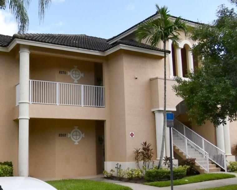 Beautiful side B apartment for rent in the community of Castle Pines at PGA Village! Features of spacious master bedroom and bathroom with combo tub and shower. Small Kitchenette with mini refrigerator. Well-maintained association offers on-site amenities which include Golf Course, pool, tennis courts, and fitness center. Central location in the City, minutes away from supermarkets, highways, shopping centers, restaurants and much more! Excellent place to live.