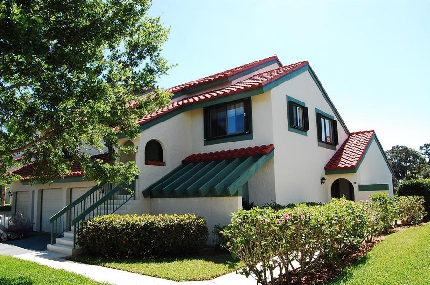 Resort living in the heart of Palm Beach Gardens!    Rare 3 BR End unit Condo surrounded by green space and featuring long lake views.   Private garage, volume ceilings, eat in kitchen with stainless appliances.   Lexington Green residents enjoy a beautiful community pool, generous guest parking and lush mature landscaping.   PGA National is home to the Honda Classic tournament and features 5 golf courses and several membership options from social to golf - though not mandatory.   Close to world class shopping, dining, beaches and airport.   You will Love living here!..