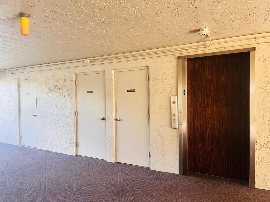 18TH HOLE AT INVERRARY - Residential