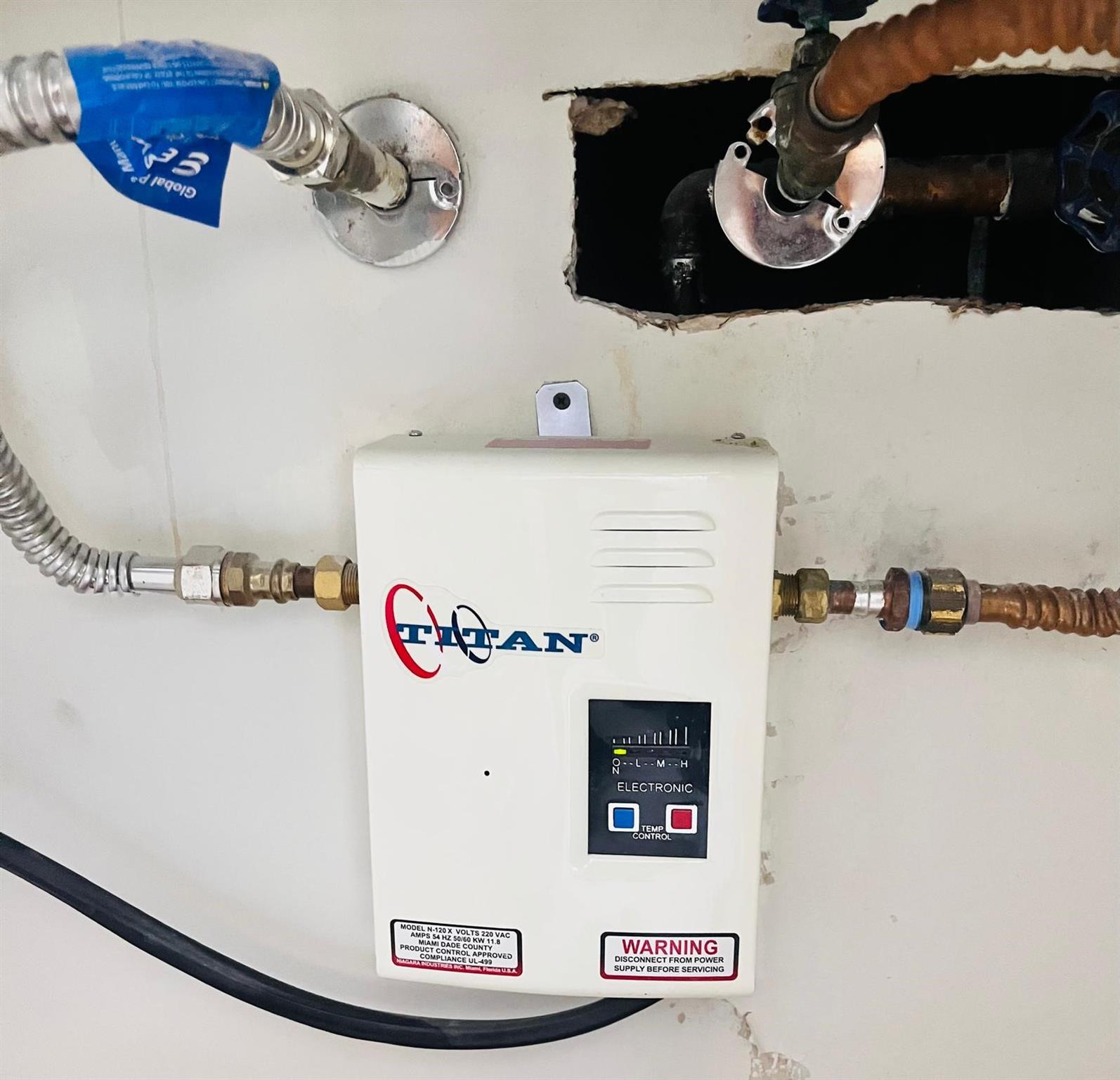 18TH HOLE AT INVERRARY - Residential