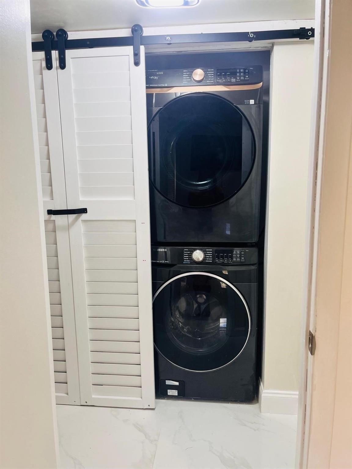 18TH HOLE AT INVERRARY - Residential