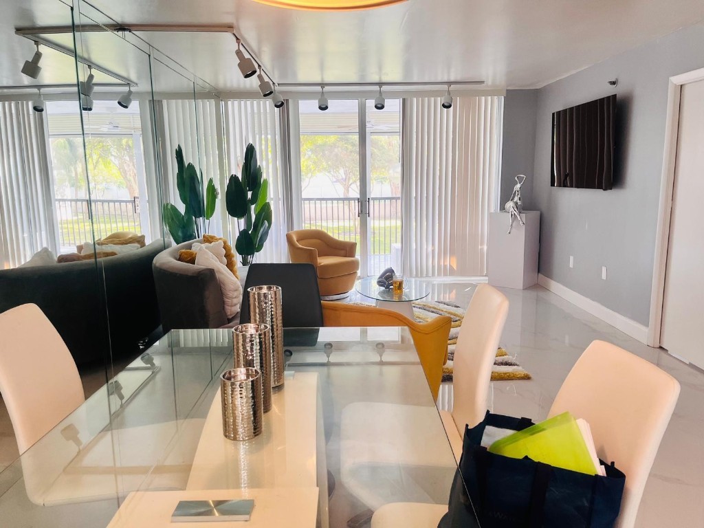 18TH HOLE AT INVERRARY - Residential