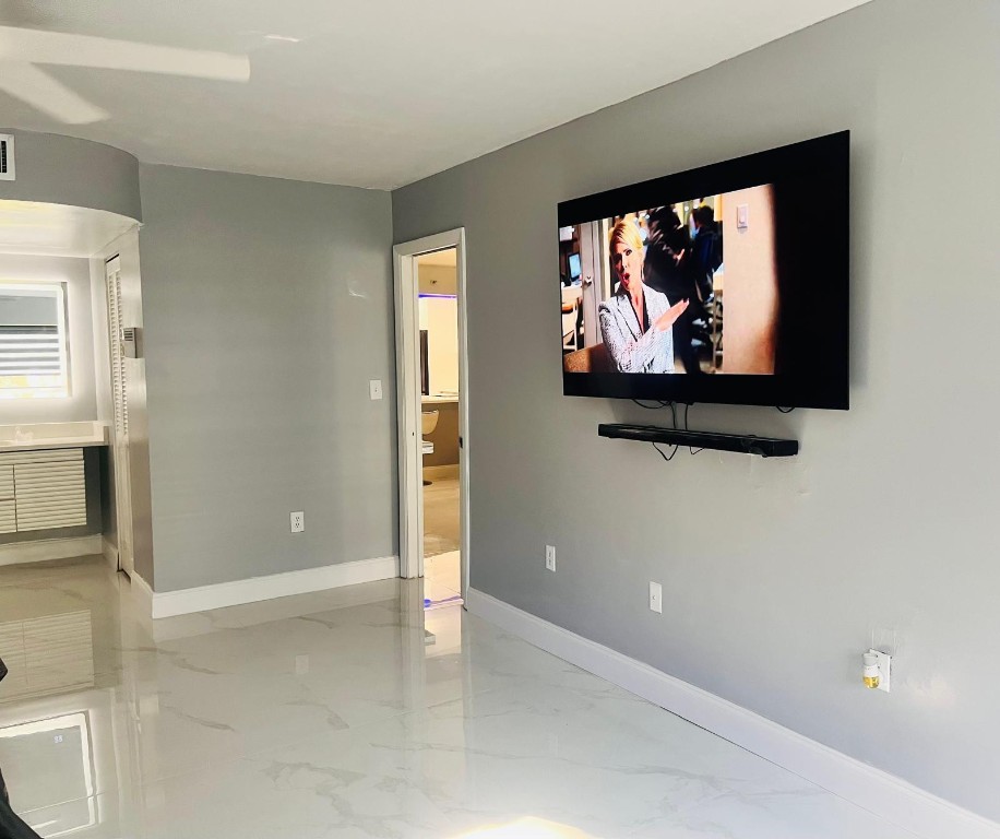 18TH HOLE AT INVERRARY - Residential