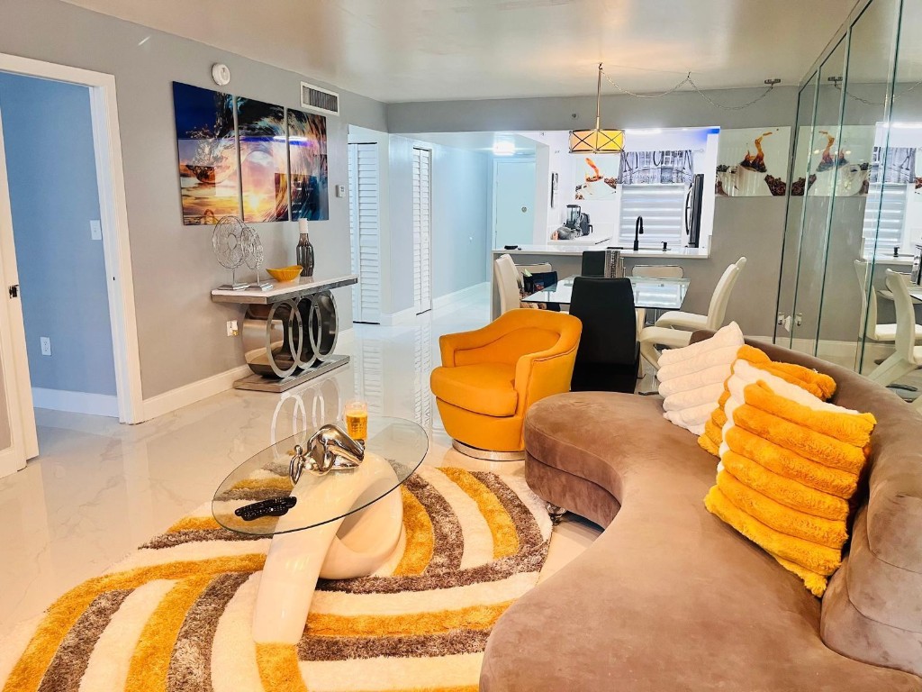 18TH HOLE AT INVERRARY - Residential