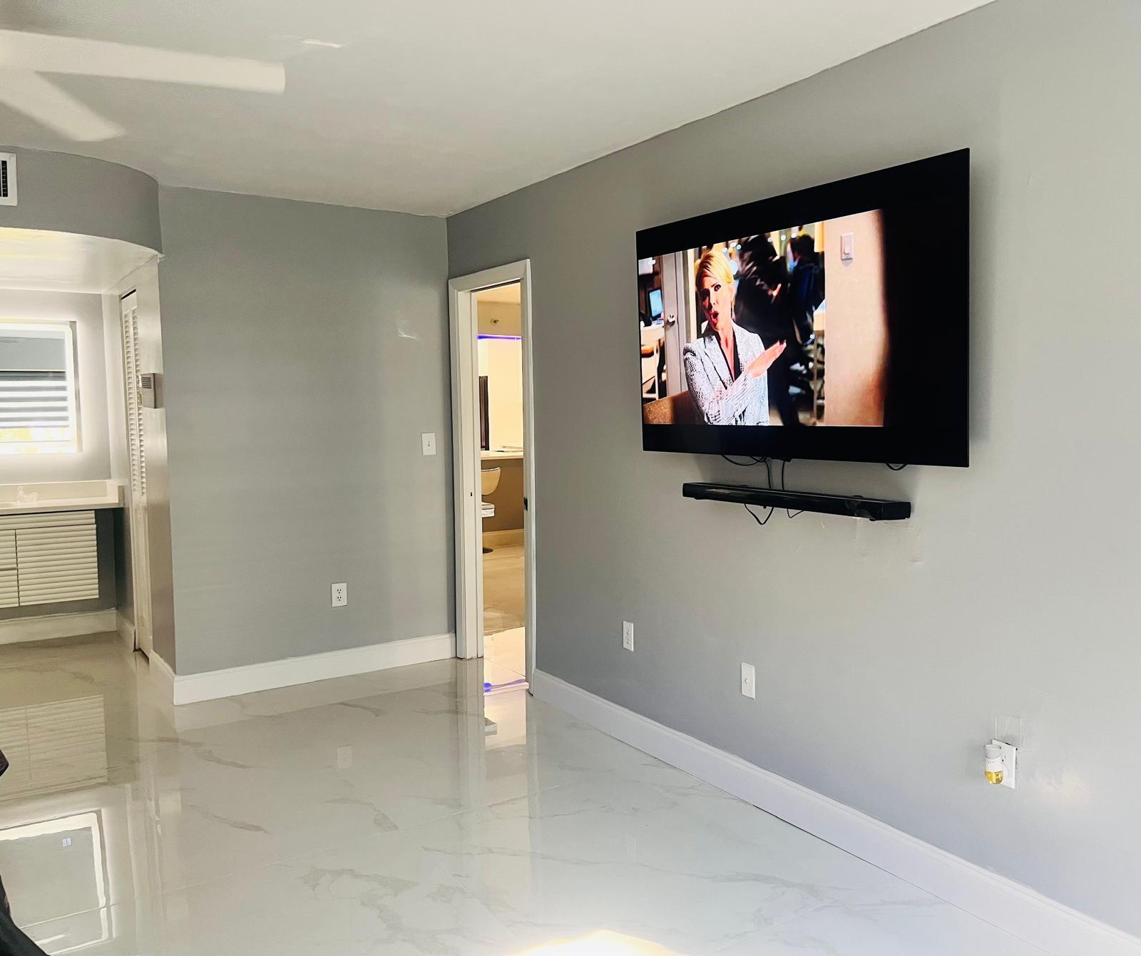 18TH HOLE AT INVERRARY - Residential