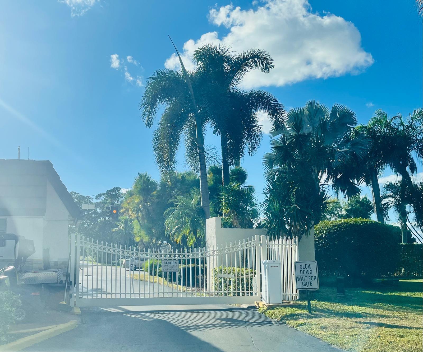 18TH HOLE AT INVERRARY - Residential