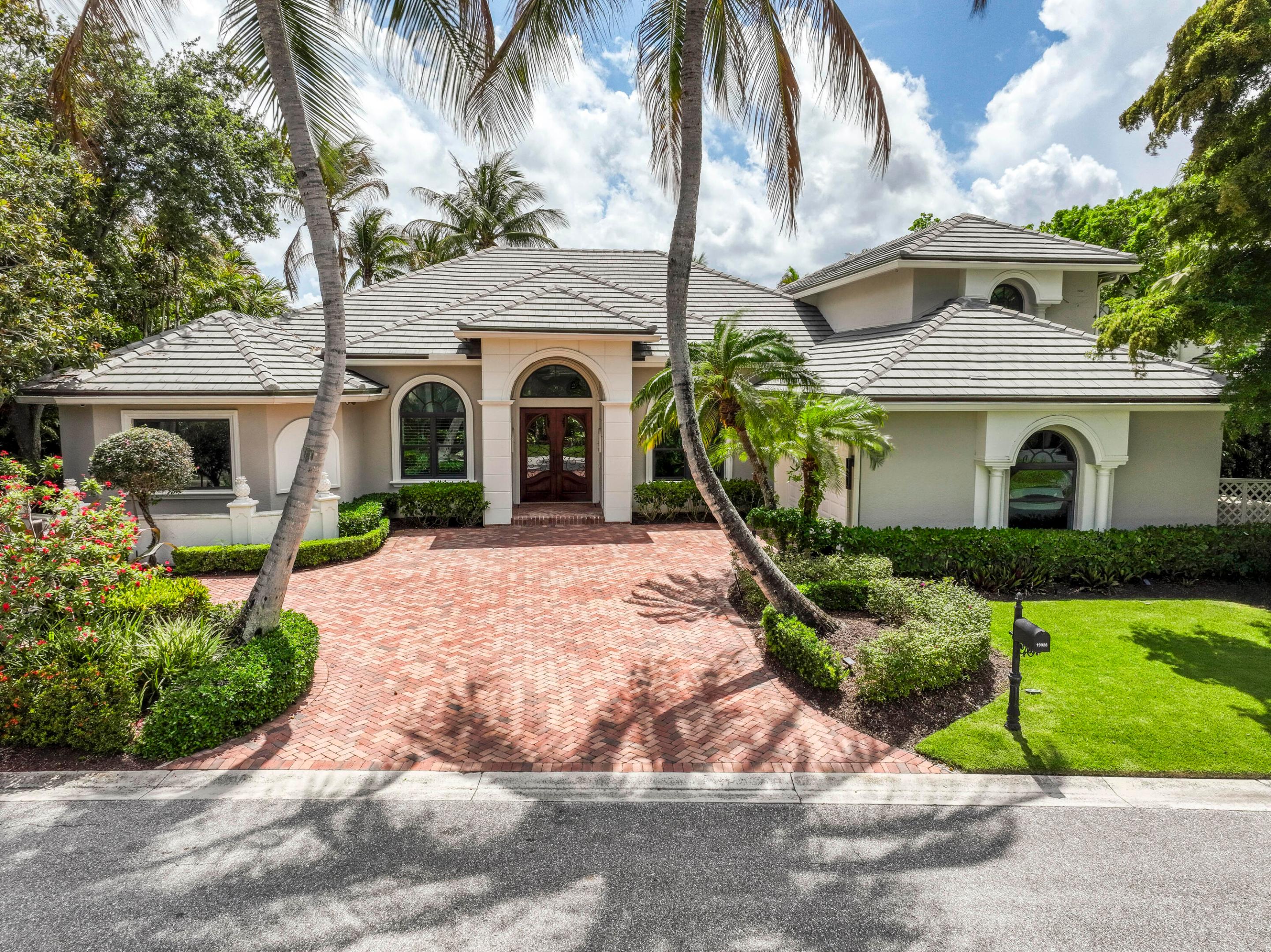 19028 SE Windward Island Lane