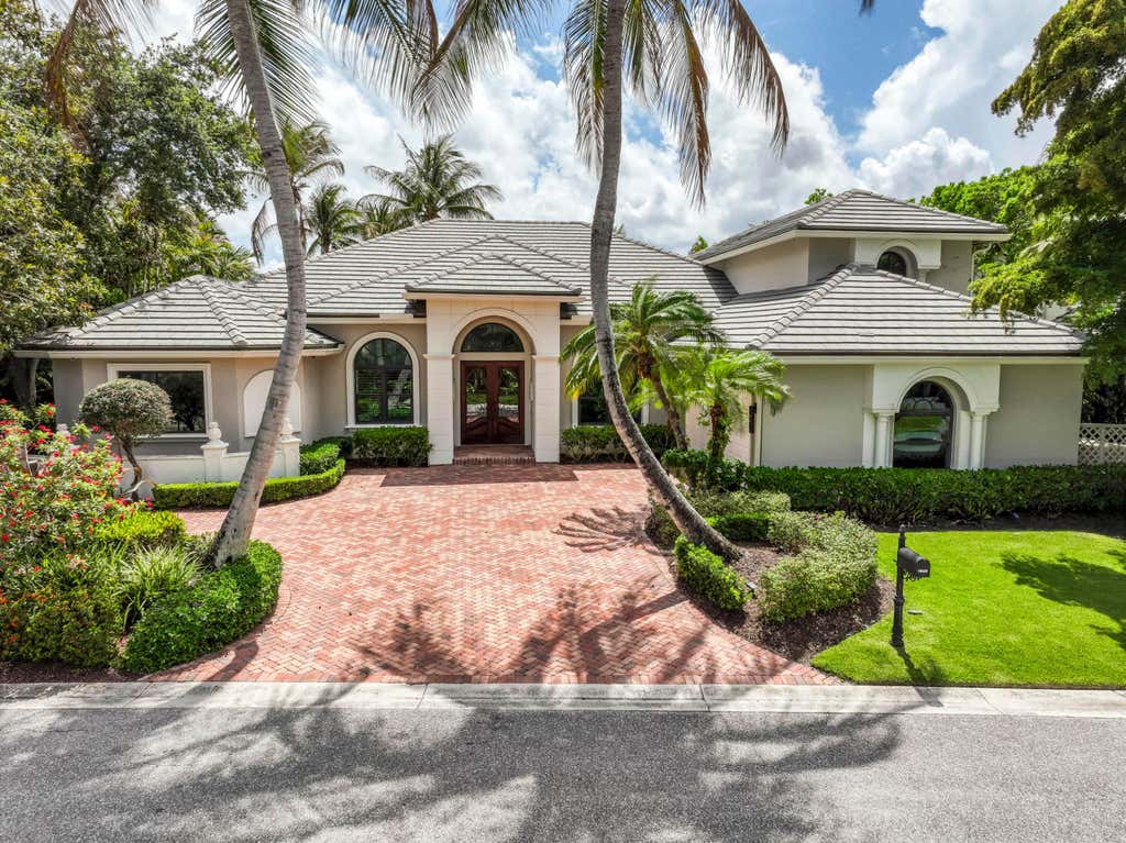 Photo of 19028 SE Windward Island Lane, Jupiter, FL 33458 (MLS # B26036472)