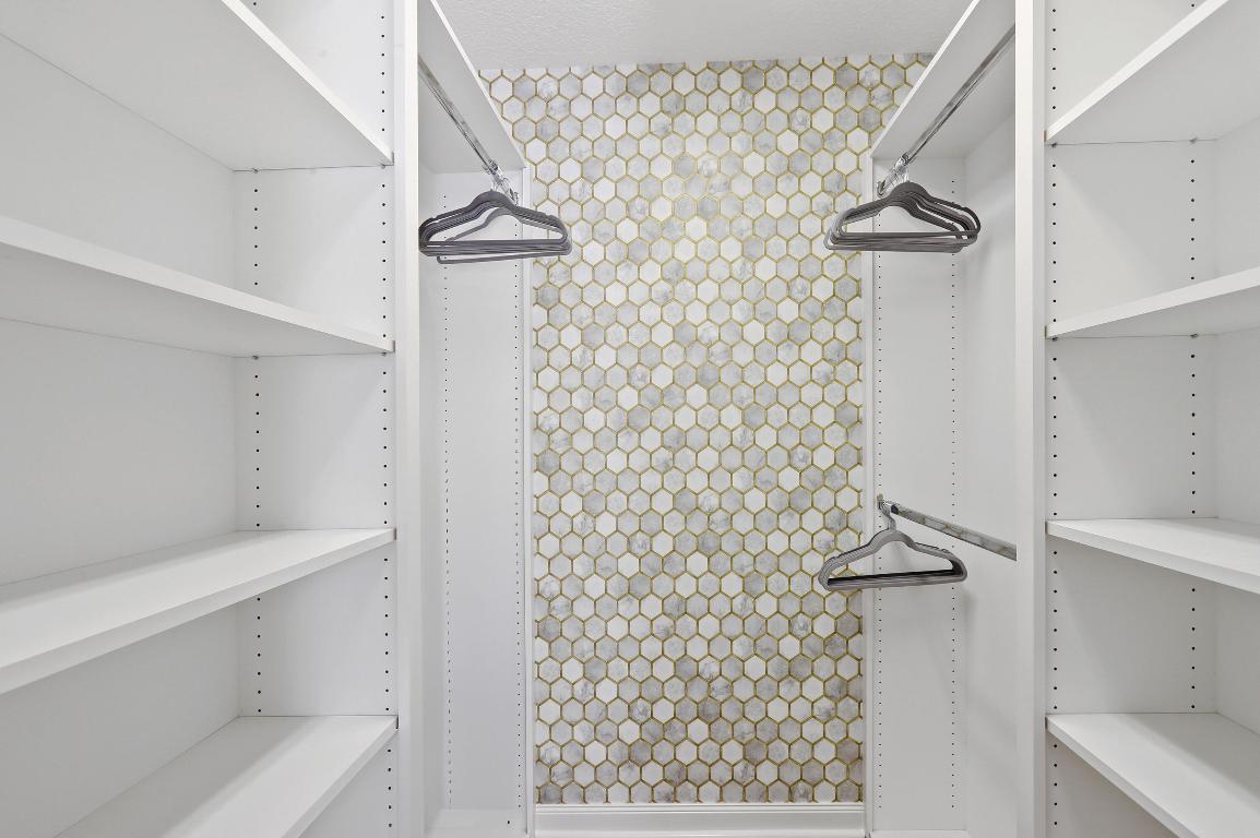 DOUBLE TREE - Residential