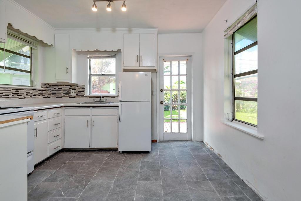 LAKE WORTH TOWN OF - Residential Income