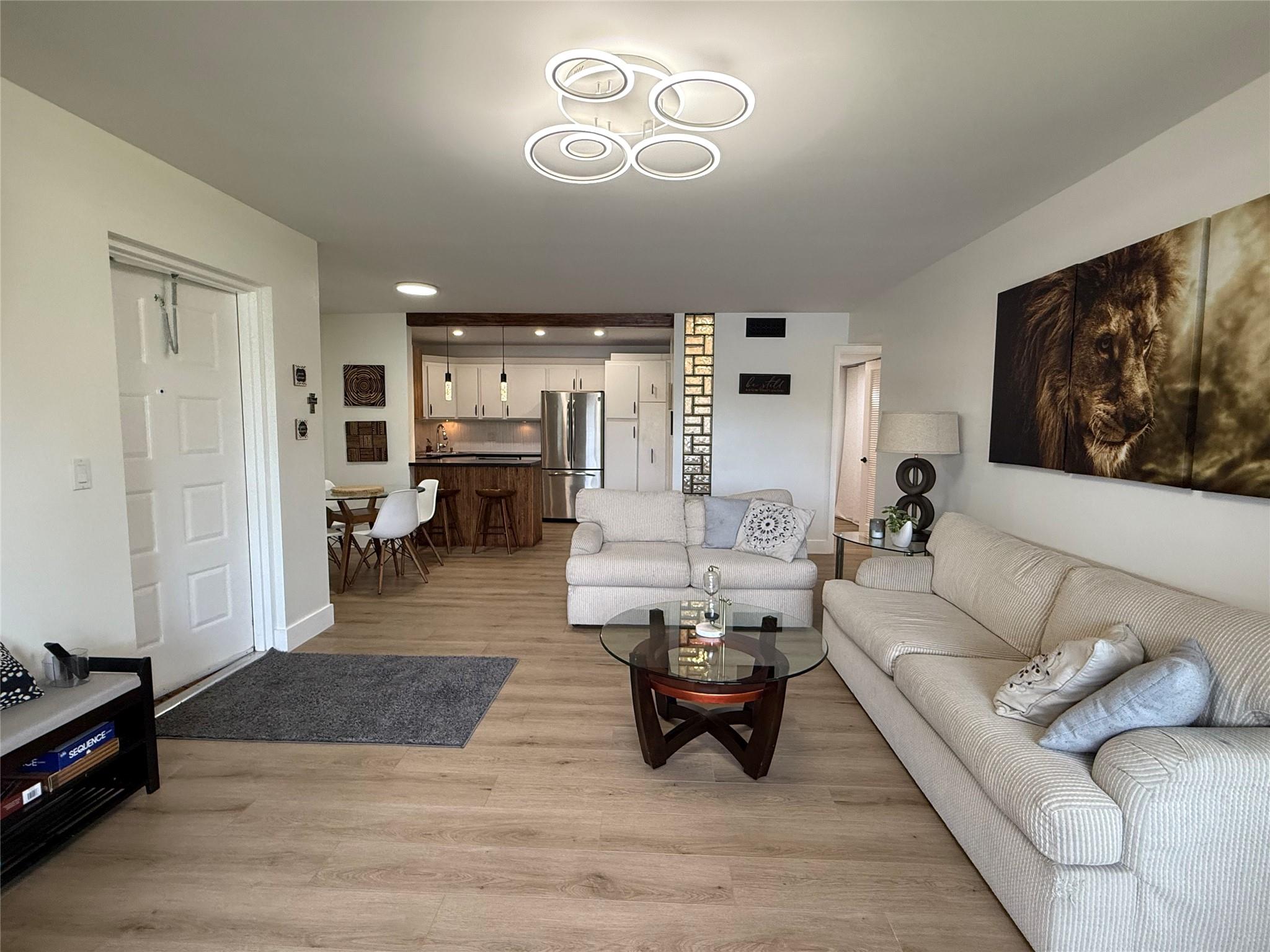 714 Sunny Pine Way F2, Greenacres, FL, 33415/$272,000 3 714 Sunny Pine Way F2