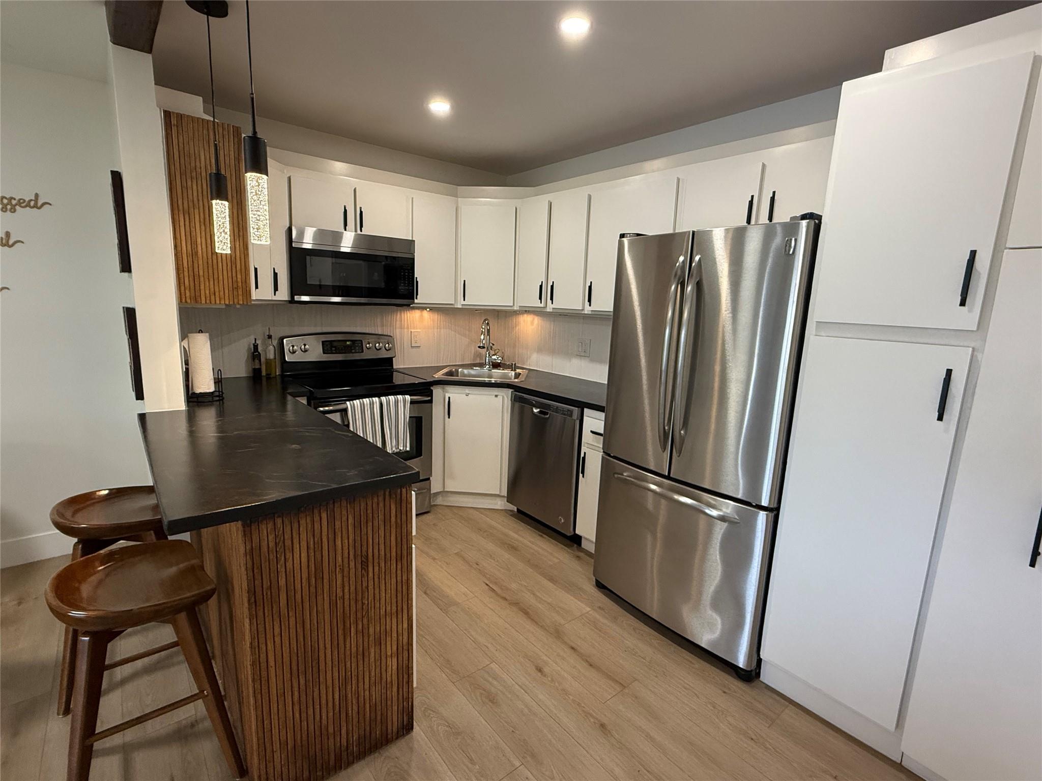 714 Sunny Pine Way F2, Greenacres, FL, 33415/$272,000 4 714 Sunny Pine Way F2