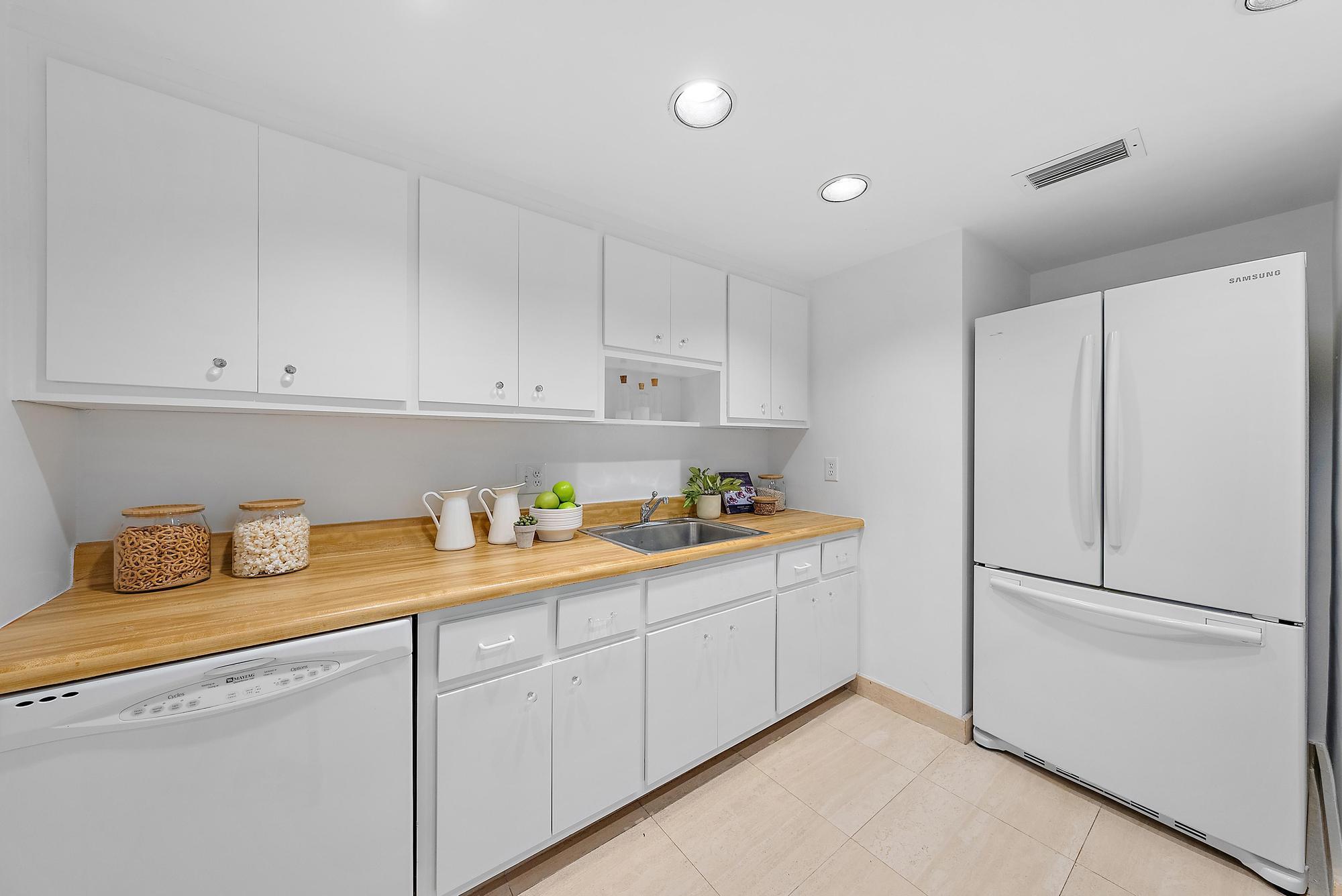 OCEAN TOWERS NORTH CONDO - Residential