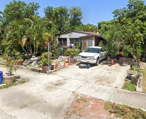 313 SW 15th Ter Delray Beach FL 33444