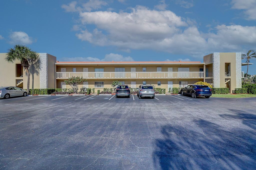 Photo of 409 Us Highway 1 #205, North Palm Beach, FL 33408 (MLS # R11052271)
