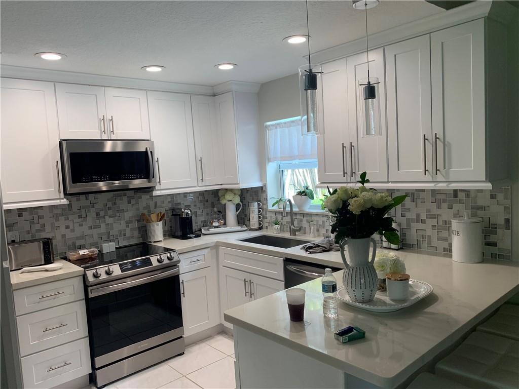 Springtree Lakes 79-12 B - Residential