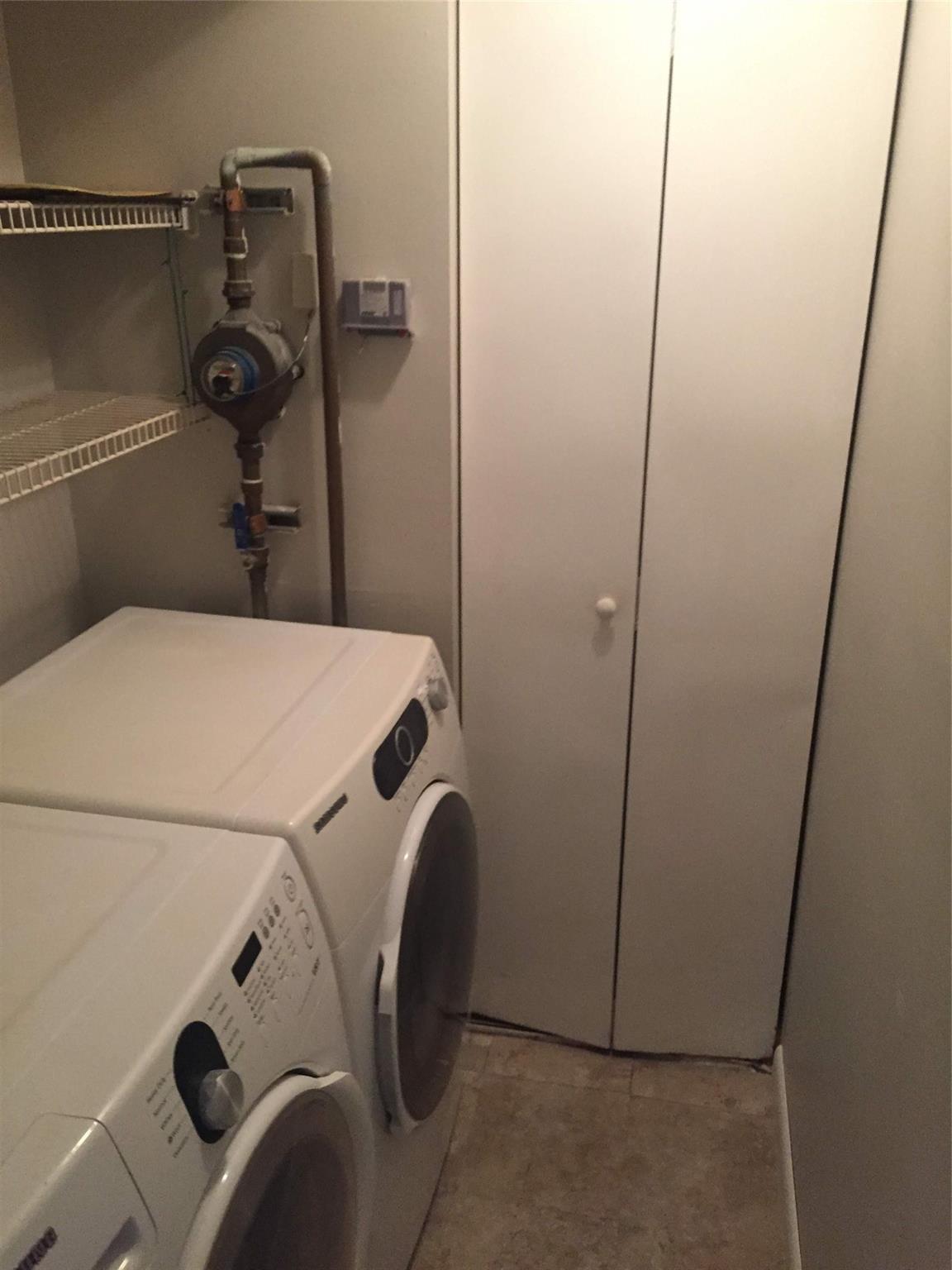 EDGEWATER - Residential