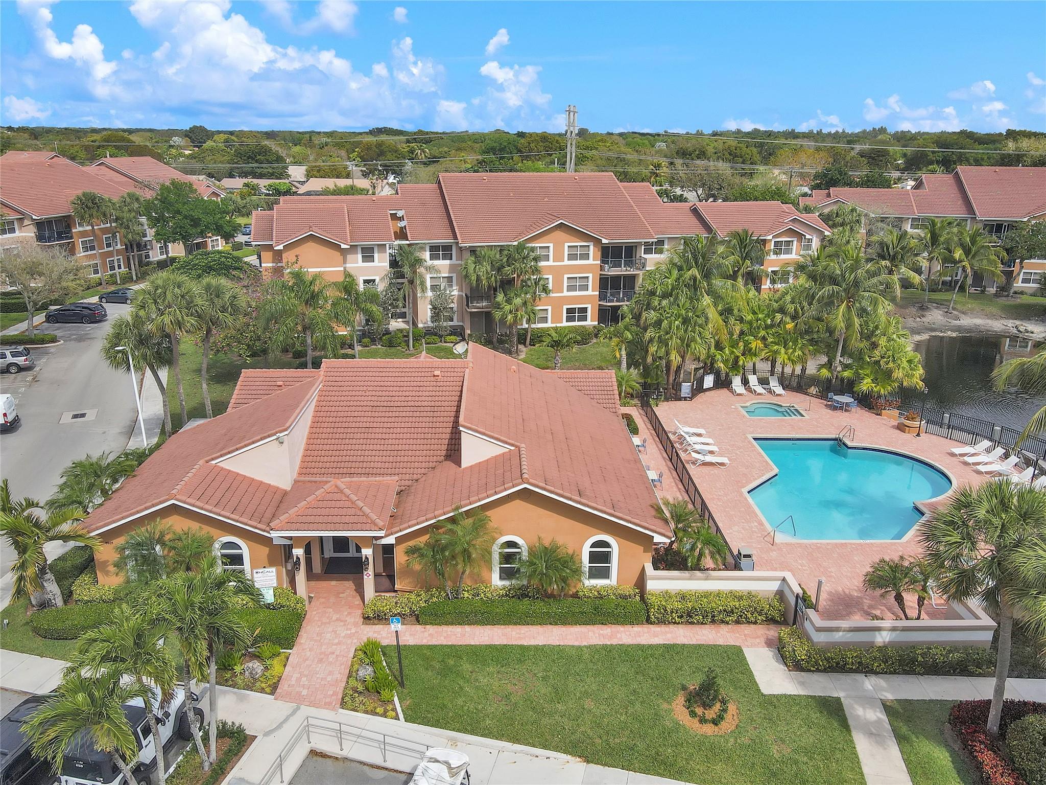 EDGEWATER - Residential