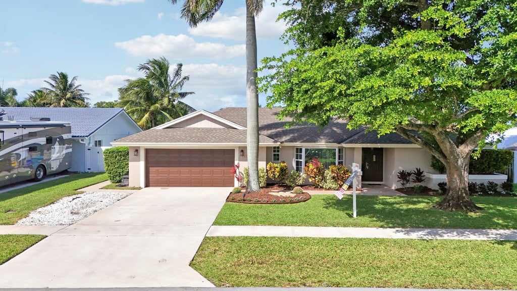 Photo of 1209 SW 25TH Avenue, Boynton Beach, FL 33426 (MLS # B26093384)
