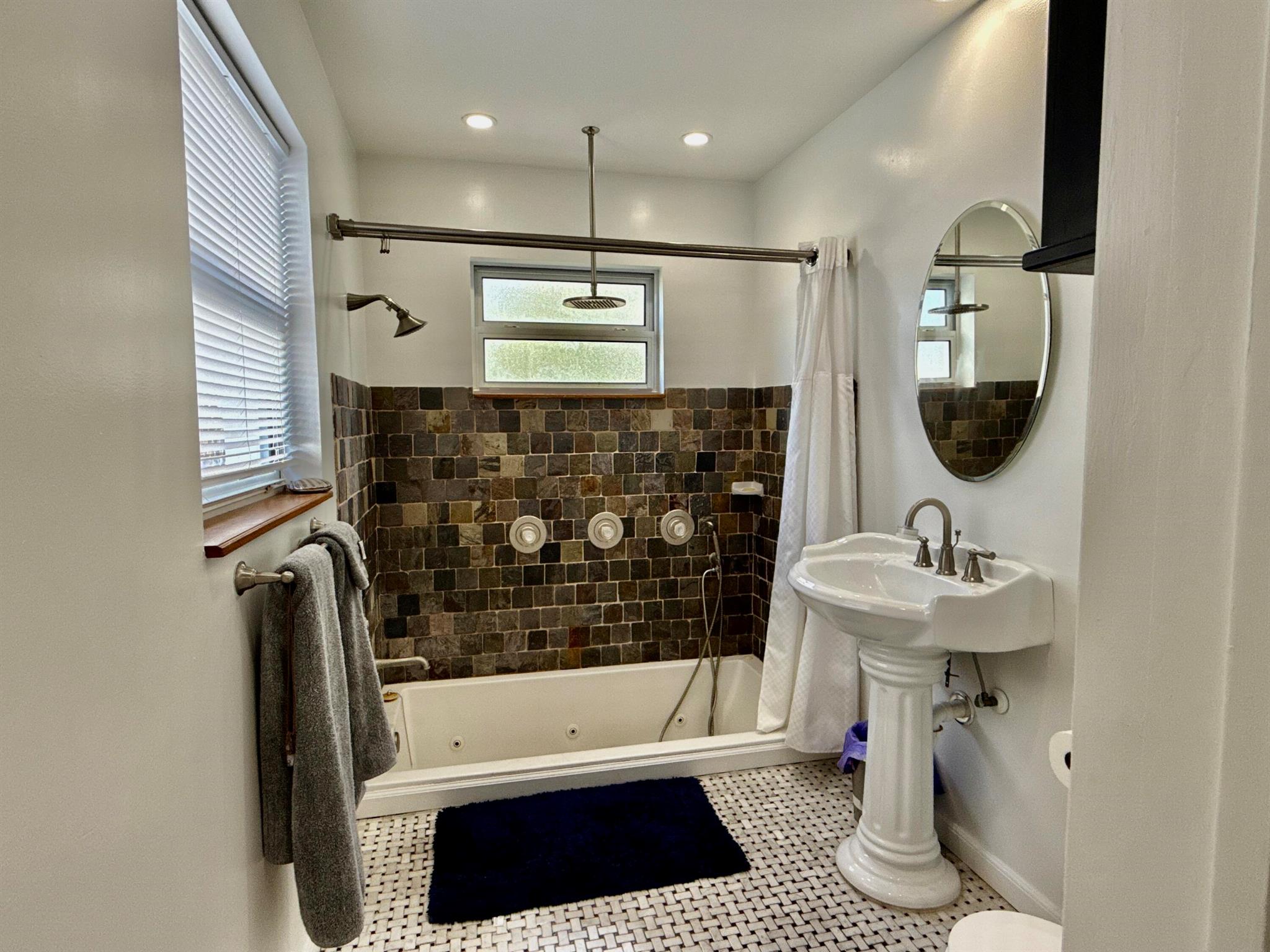 AVON HEIGHTS - Residential Lease