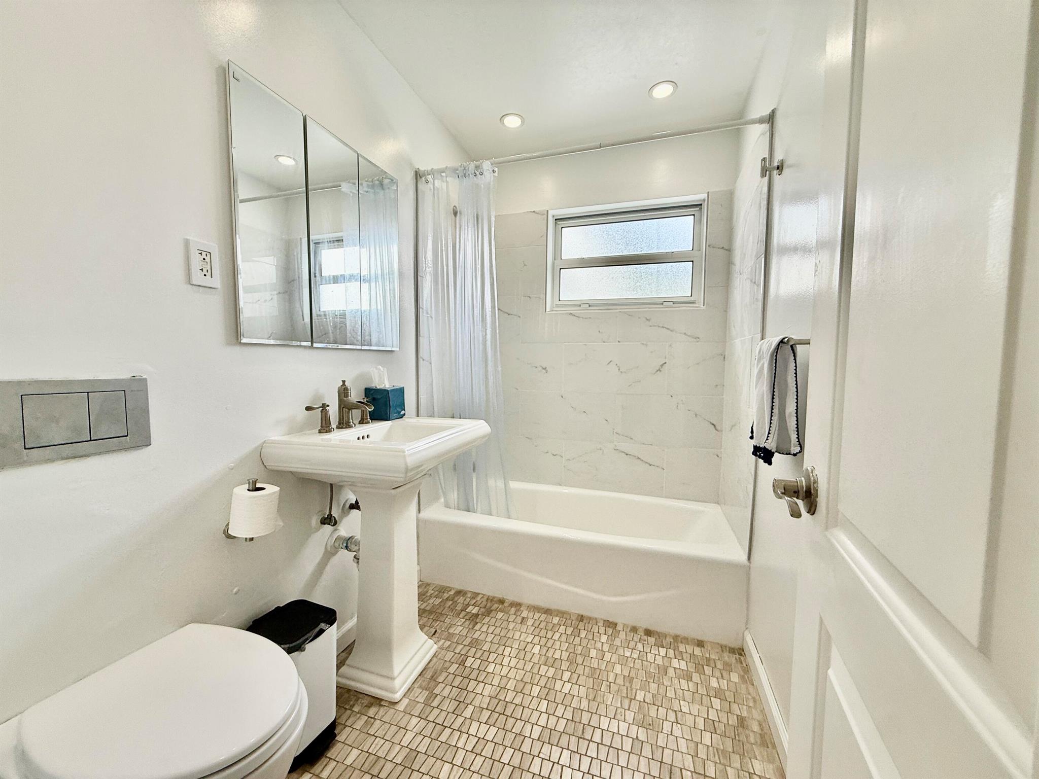 AVON HEIGHTS - Residential Lease