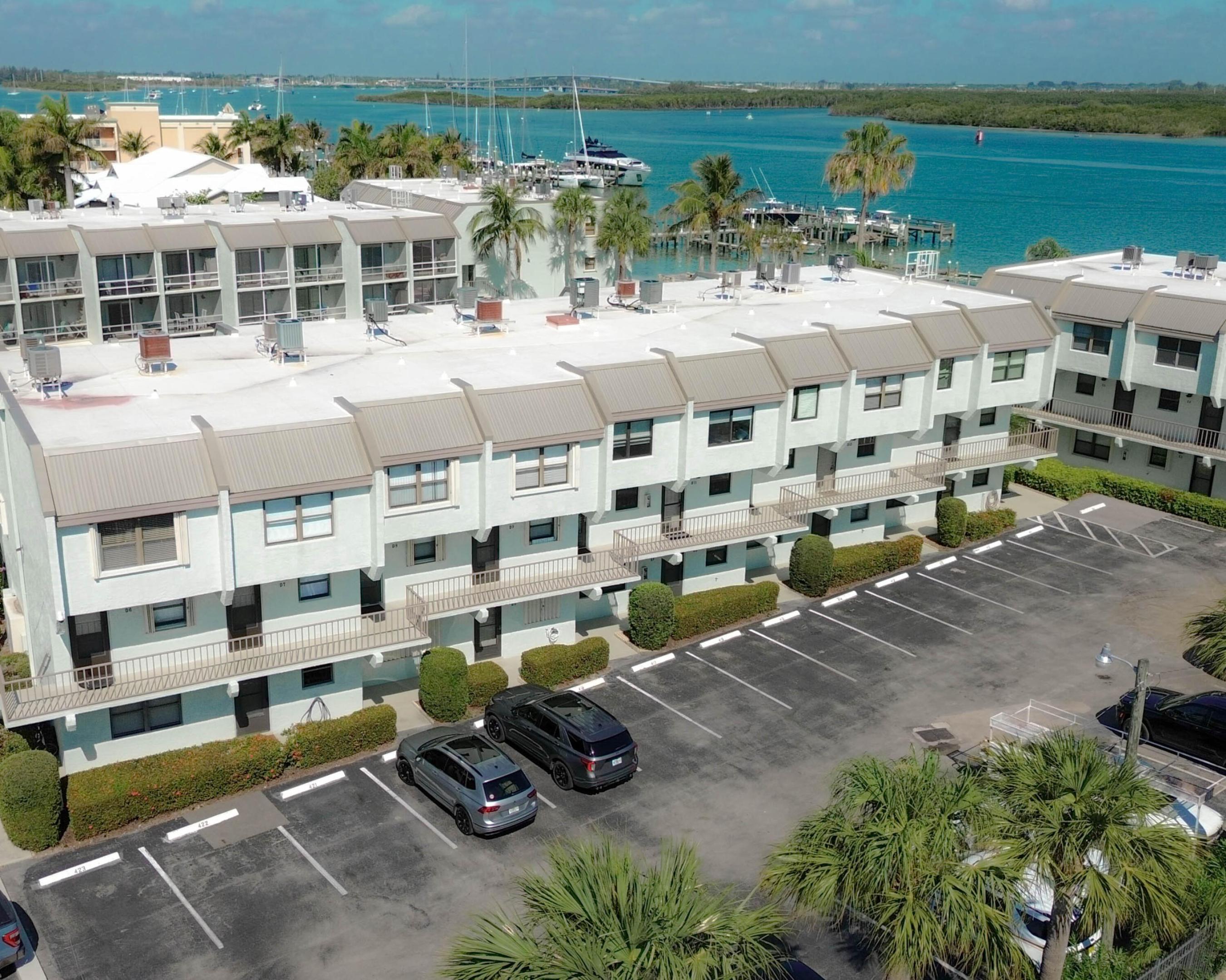 LA ENTRADA DEL MAR CONDOMINIUM - Residential