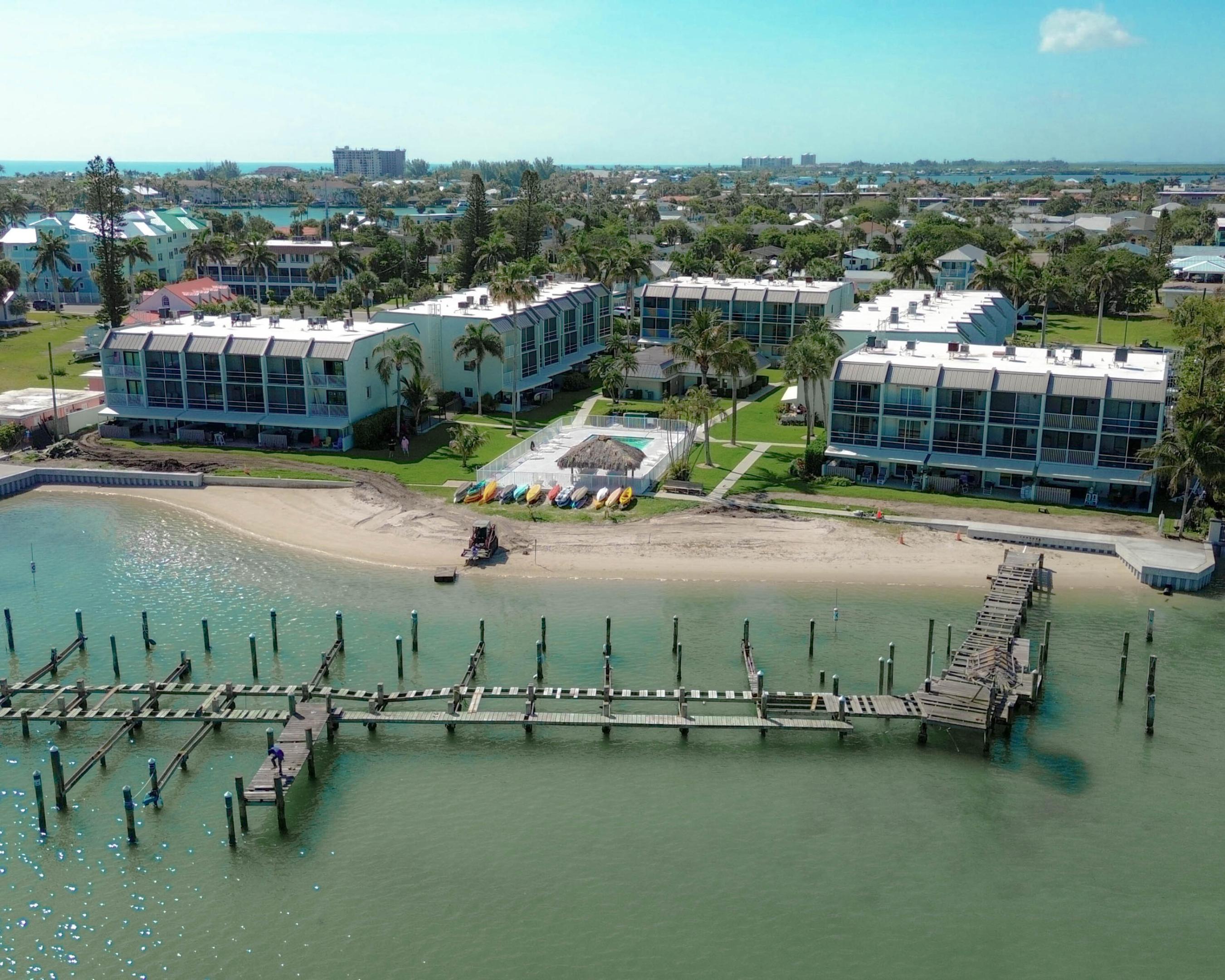 LA ENTRADA DEL MAR CONDOMINIUM - Residential