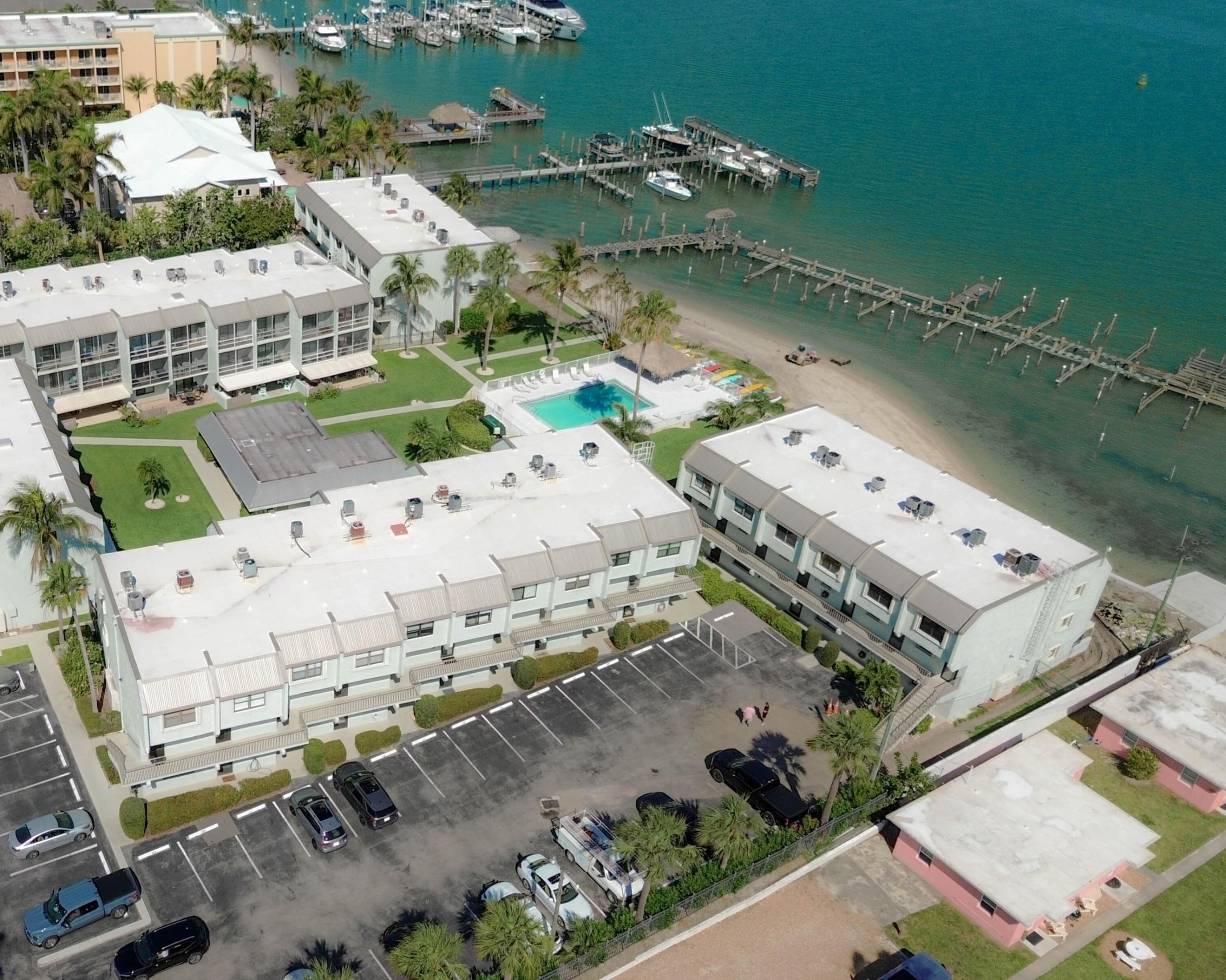 LA ENTRADA DEL MAR CONDOMINIUM - Residential