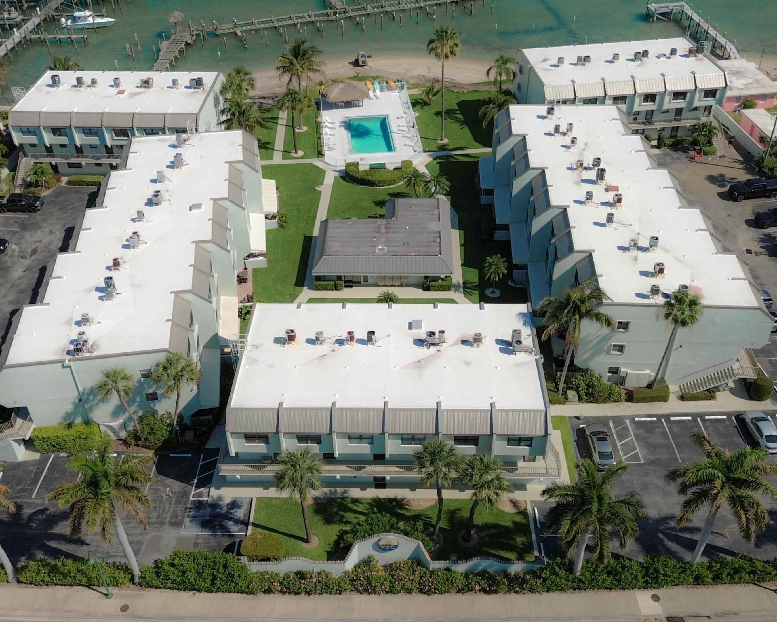 LA ENTRADA DEL MAR CONDOMINIUM - Residential