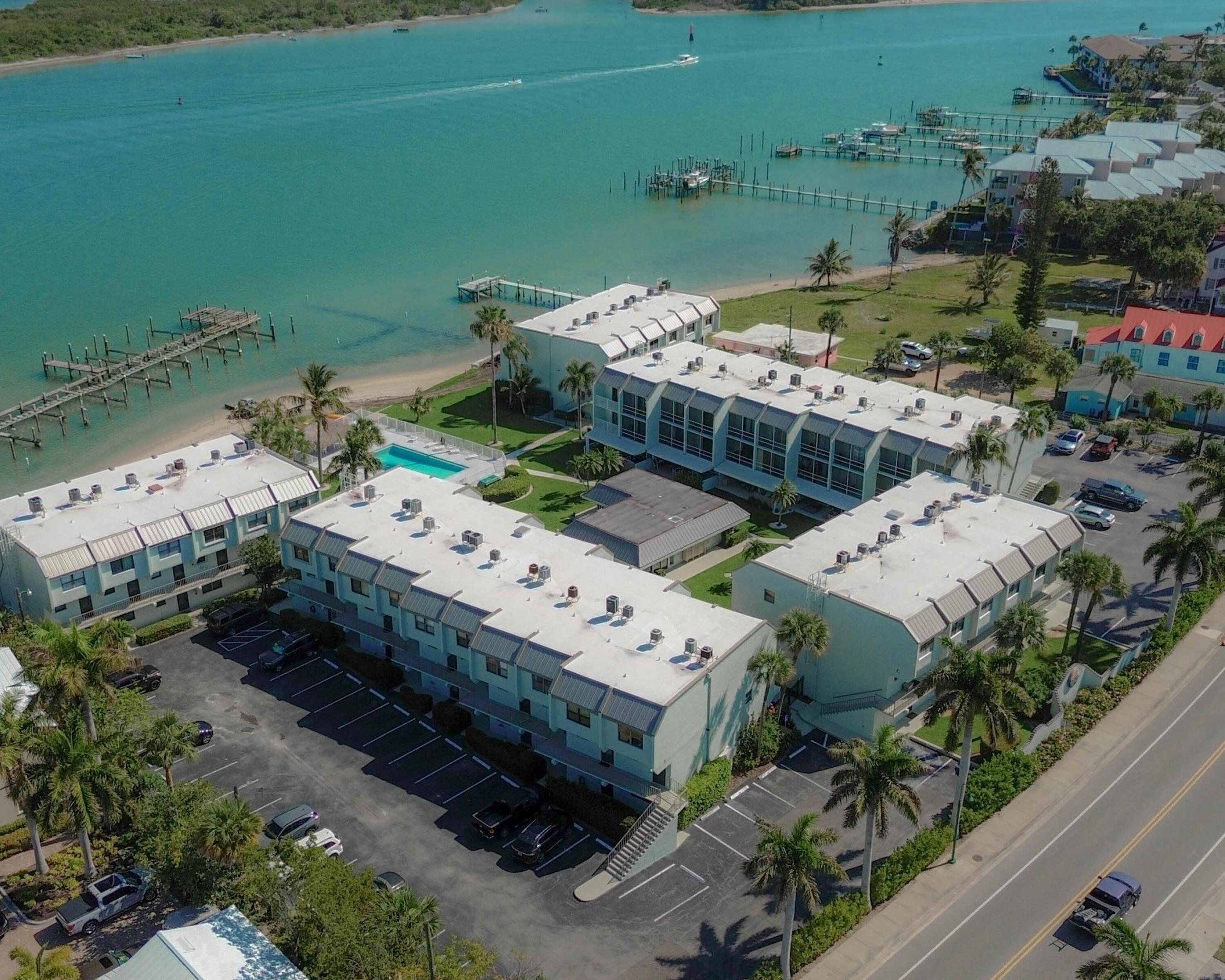 LA ENTRADA DEL MAR CONDOMINIUM - Residential