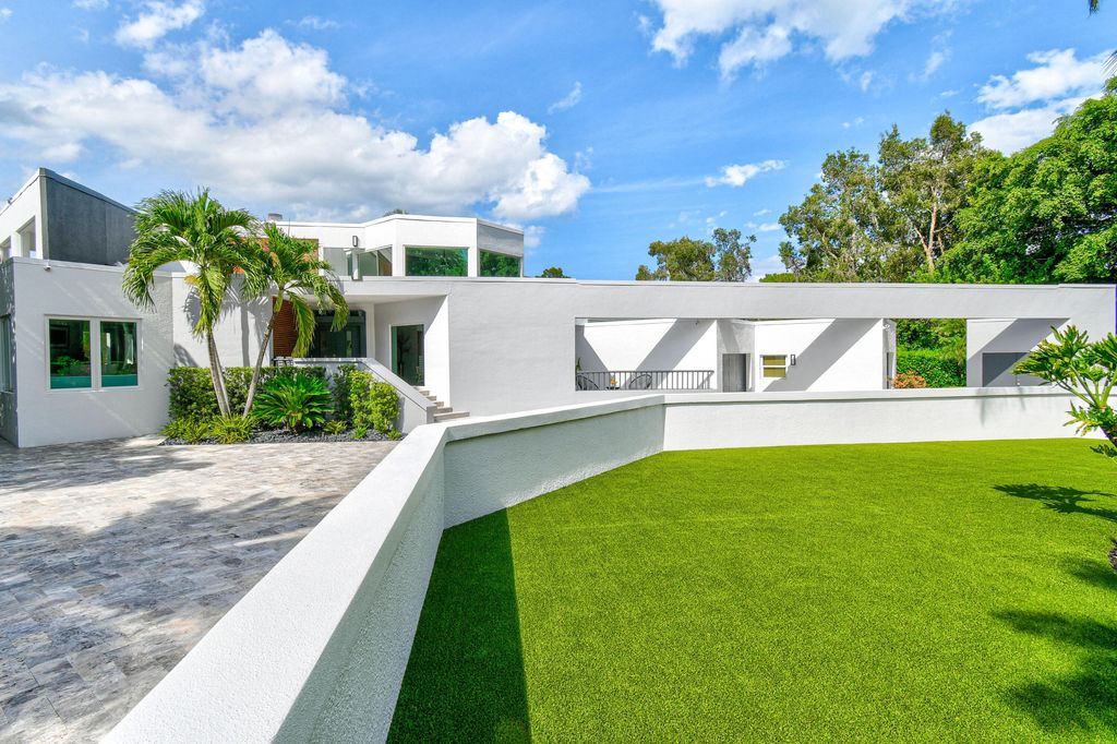 Photo of 10561 SE Le Parc, Jupiter, FL 33458 (MLS # B26027279)